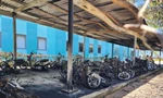 Cháy nhà để xe trường học, nhiều xe máy bị thiêu rụi