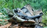 Xe tải lao xuống vực ở Quảng Ngãi, tài xế tử vong trong cabin
