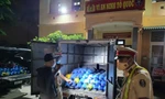 Bắt 2 ô tô chở 80 bình khí 'bóng cười' cung cấp cho vũ trường, karaoke