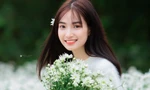 Hot girl Nam Định đẹp ‘tựa nắng mai’ giữa vườn hoa báo đông