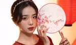 Thiếu nữ Hà Thành khoe nét xuân thì trong tà áo dài đón Tết