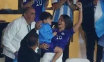 Vợ con Messi ăn mừng chiến thắng kịch tính của Argentina