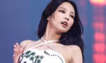 BlackPink nhiều lần hớ hênh vì trang phục diễn kiệm vải