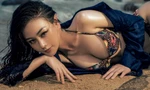 Phương Oanh 'đốt cháy' mạng xã hội với bikini cực nóng bỏng
