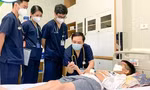 Nuôi 3 con rắn lục đuôi đỏ làm thú cưng, bé trai ở Hà Nội suýt chết 