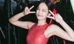 Jennie (BlackPink) mặc váy quá ngắn