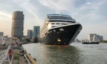 Loạt siêu du thuyền dồn dập đưa khách tới TPHCM