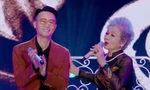Mẹ con ca sĩ Hoàng Bách lần đầu diễn trực tiếp nhạc phim 'Thương ngày nắng về'