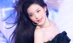 Nữ ca sĩ bị chỉ trích là búp bê hát nhép 