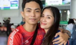 Phan Hiển ôm hôn Khánh Thi từ SEA Games 32 trở về