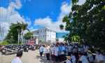 Công nhân đồng loạt nghỉ việc vì bị mùi hôi thối 'tấn công'