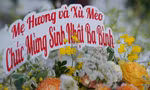 Xót xa vòng hoa mừng sinh nhật bên linh cữu Phó Chủ tịch Thường trực Lê Hoà Bình