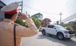 'Anh hãy nghỉ đi, nhiệm vụ có đồng đội anh thay thế, phụng dưỡng cha mẹ đã có em và anh chị'