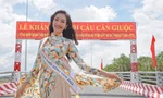 Hoa khôi cao 1,76 m nổi bật trong ngày khánh thành cầu Cần Giuộc