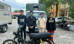 Hai cặp vợ chồng rủ nhau đi trộm xe máy lúc nửa đêm