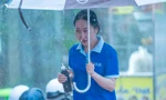 Mưa lớn bất chợt giờ tan tầm, người dân Long An vất vả về nhà