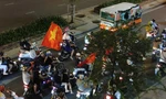 Fans von Ho-Chi-Minh-Stadt gehen auf die Straße, um den Sieg der vietnamesischen Mannschaft zu feiern