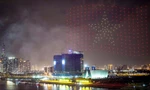 Xem lại màn trình diễn mãn nhãn của 200 flycam trên bầu trời đêm giao thừa