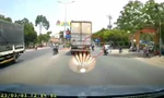 Clip học sinh lớp 10 thoát chết trong gang tấc khi bị cuốn vào gầm xe tải 