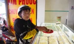 Giả vờ mua vàng rồi giật, bỏ chạy