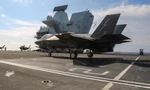 Phi đội máy bay của Thuỷ quân lục chiến Mỹ trên boong tàu sân bay Anh HMS Queen Elizabeth ngày 27/7. (Ảnh: UK Navy)