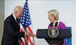 Tổng thống Mỹ Joe Biden và Chủ tịch Ủy ban châu Âu Ursula von der Leyen trong cuộc họp báo chung tại Roma (Ý). (Ảnh: Reuters)