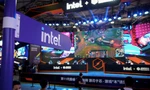 Logo của Intel trong triển lãm công nghệ ở Thượng Hải hồi tháng 7. (Ảnh: Reuters)
