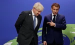 Tổng thống Pháp Emmanuel Macron (phải) và Thủ tướng Anh Boris Johnson. (Ảnh: Guardian)