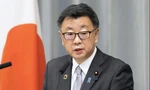 Tổng thư ký Nội các Hirokazu Matsuno. (Ảnh: AP) 