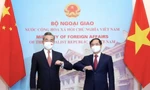 Bộ trưởng Ngoại giao Bùi Thanh Sơn đón Bộ trưởng Ngoại giao Trung Quốc Vương Nghị hồi tháng 9. (Ảnh: Mofa)
