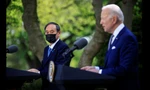 Tổng thống Mỹ Joe Biden (phải) và Thủ tướng Nhật Suga Yoshihide trong cuộc họp báo chung tại Vườn Hồng Nhà Trắng. (Ảnh: Reuters)