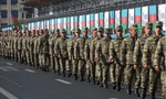 Binh lính Azerbaijan tham gia sự kiện ăn mừng kết thúc xung đột ở Nagorno-Karabakh năm 2020. (Ảnh: Reuters)