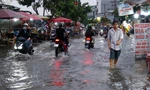 TPHCM đón triều cường đạt đỉnh, cảnh báo các tuyến đường ngập sâu