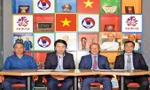 HLV Park Hang-seo (thứ 2 bên phải) sẽ là HLV ngoại đầu tiên có trợ lý đồng hương khi làm việc cùng ĐTVN. Ảnh: Đoàn Nhật.