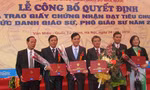 Theo dự thảo, bắt đầu từ năm 2019, một trong những tiêu chuẩn bắt buộc để được phong GS, PGS là phải có công trình nghiên cứu đăng trên các tạp chí khoa học nổi tiếng trên thế giới như ISI/Scopus. Trong ảnh: Lễ phong GS, PGS năm 2012.
