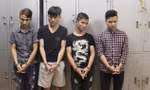 Cường (bìa phải) cùng đồng bọn. Ảnh: T.N