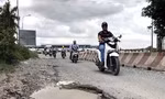 'Ổ voi, ổ gà' xuất hiện trên đường dẫn cầu Phú Mỹ