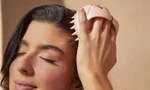 Tạm biệt nỗi lo rụng tóc lại giúp bạn giảm căng thẳng với mẹo mát-xa da đầu