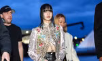 Những khoảnh khắc Lisa BLACKPINK chứng minh thời trang cũng là một năng lực