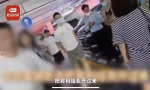 Trung Quốc: Xôn xao vụ người phụ nữ nghi vợ quan chức dọa lấy 50 chiếc Bentley chặn bãi đậu xe
