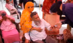 Bệnh nhân COVID-19 tập trung tại đền Sikh ở Ghaziabad. Ảnh: Reuters