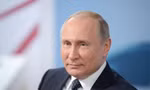 Một nhóm cử tri ủng hộ ông Putin tái tranh cử tổng thống Nga với tư cách ứng viên độc lập