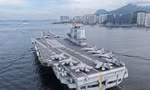 Người dân Hồng Kông 'đổ xô' xem tàu sân bay Trung Quốc