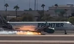 Mỹ: Máy bay chở 197 người bốc cháy khi hạ cánh