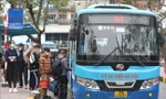 Người dân trở lại thành phố sau Tết, bến xe ở Hà Nội đông đúc