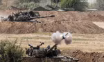 Israel nã đạn pháo về phía Dải Gaza ngày 16/5. Ảnh: Reuters