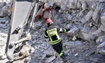 Thổ Nhĩ Kỳ: Em bé sống sót 12 ngày dưới đống đổ nát, nhưng qua đời trong bệnh viện