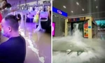 Nước lũ đổ như thác xuống ga tàu điện ngầm. Ảnh chụp màn hình