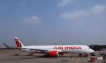 Máy bay của Air India chở hơn 150 người gặp sự cố, phải hạ cánh khẩn cấp 