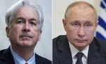 Tổng thống Nga Vladimir Putin (phải) và Giám đốc CIA William Burns. Ảnh: Reuters